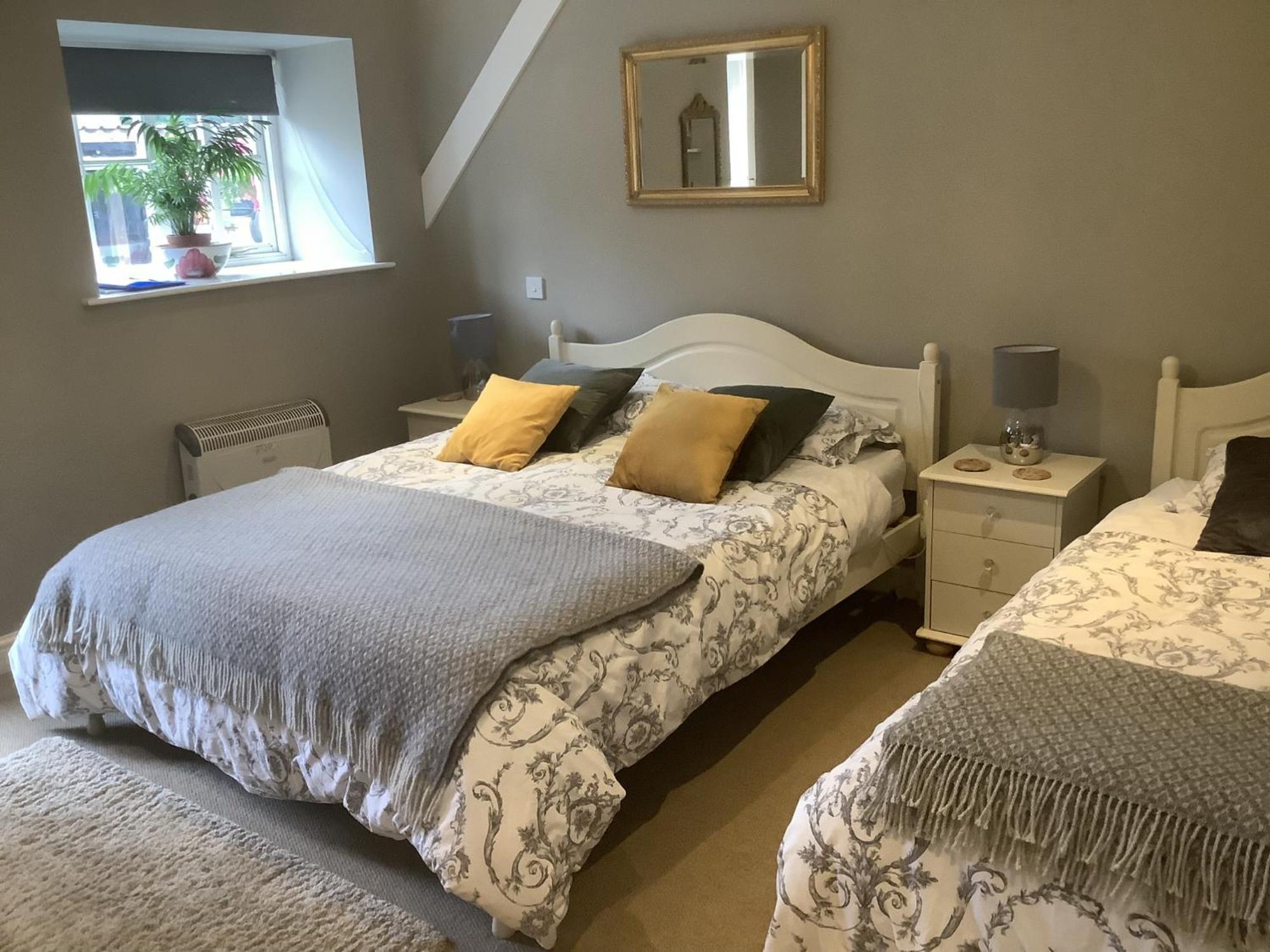 Holly House 4*
